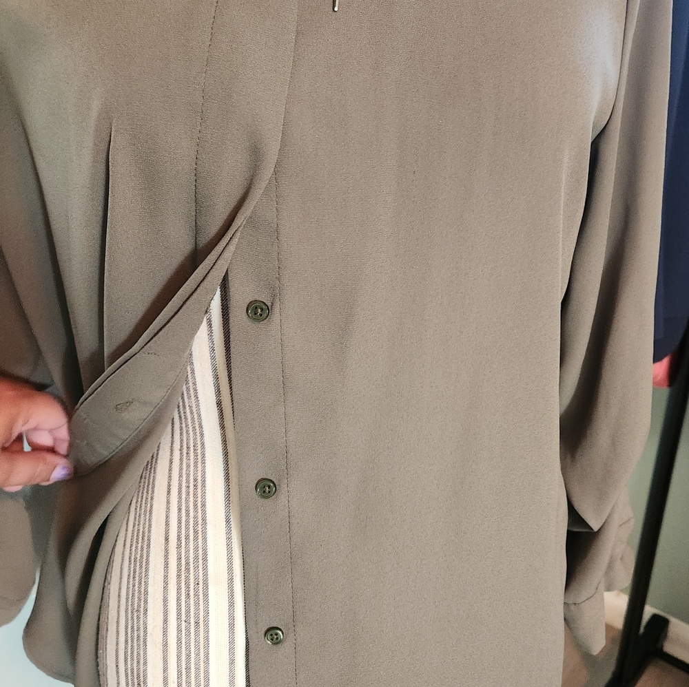 Button down collared blouse - Picture 3 of 6
